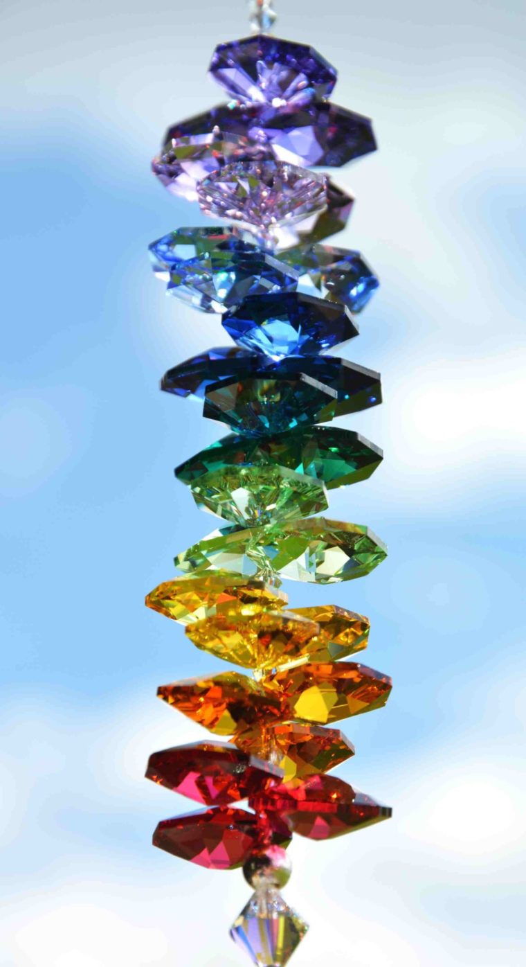 Sonnenfänger 'Rainbow', mit Kristallkaskade aus funkelnden Kristallen von Swarovski®, Kristalllkugel 40 mm Ø von Schoeler Crystal®, Länge 40 cm – Bild 4