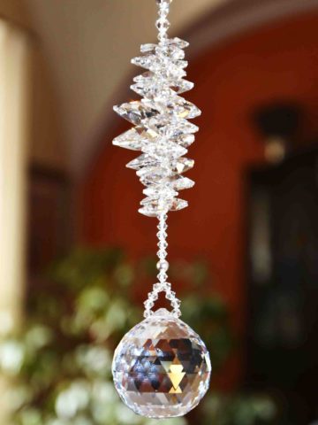 Sonnenfänger 'Crystal-Ball', Kristallkaskade aus funkelnden Kristallen von Swarovski®, Kristallkugel von Schoeler Crystal®, Länge 40 cm