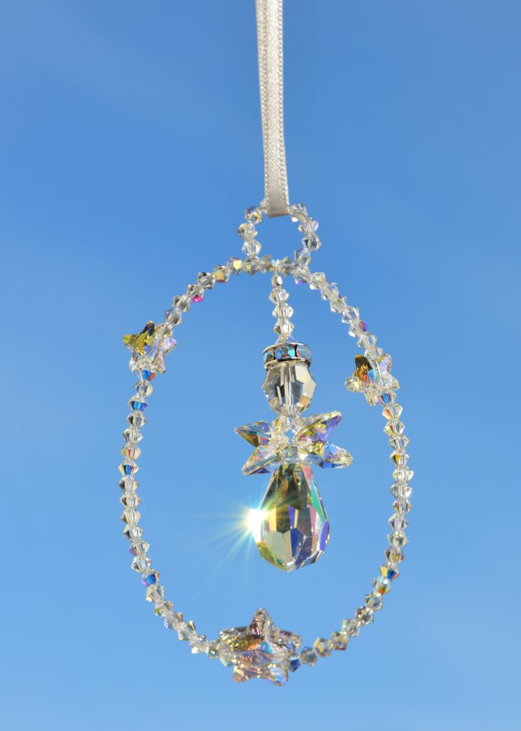 supersüßes 'fliegendes' Engelchen in crystal AB aus funkelnden Kristallen von Swarovski®