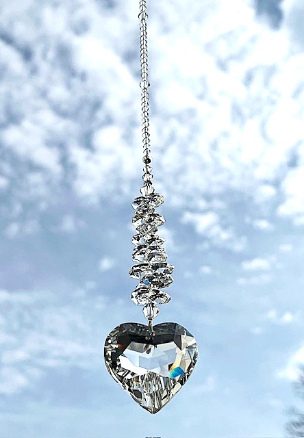 Herz Sonnenfänger in crystal clear mit brillantem Facettenschliff und mit funkelnden Kristallen von Swarovski® in der Kette – Bild 3